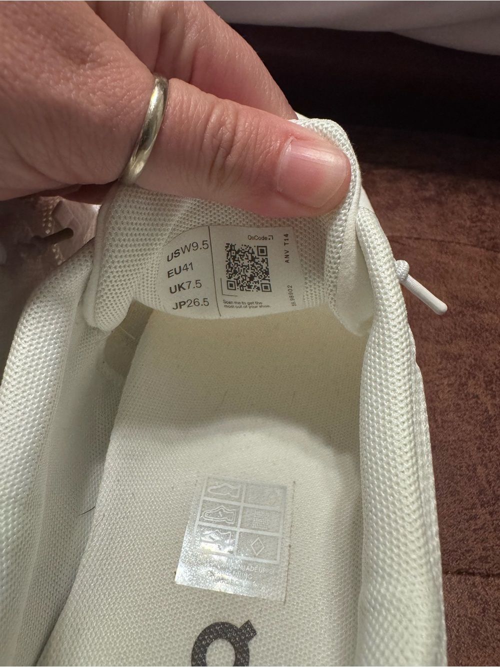 On Running White Mesh Low-Top Sneakers - Picture 5 of 5